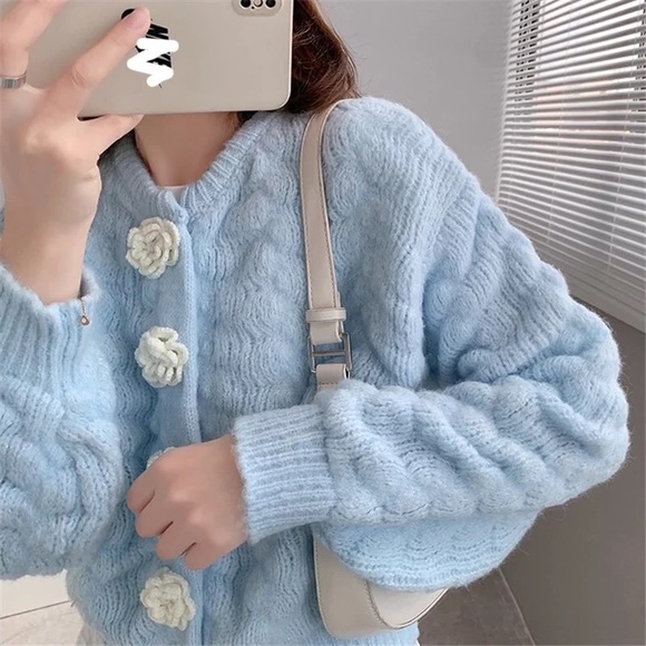 Floral cardigan sweater blue white flower button crochet long sleeve chic - Picture 3 of 9